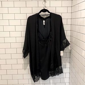 Black robe and nightgown set